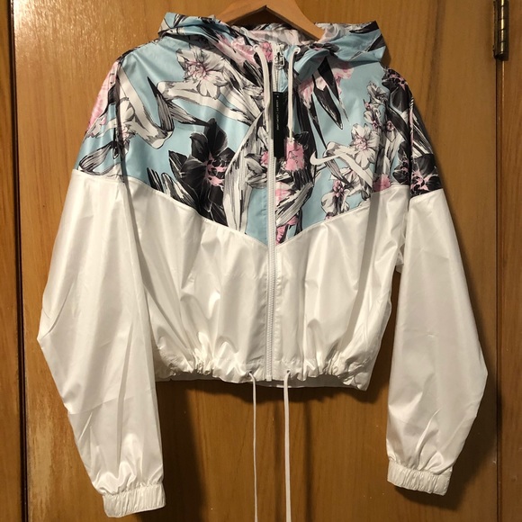Nike Cropped Windrunner - Picture 1 of 4